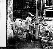 220px A Peking costermonger selling fruit Wellcome L0018863