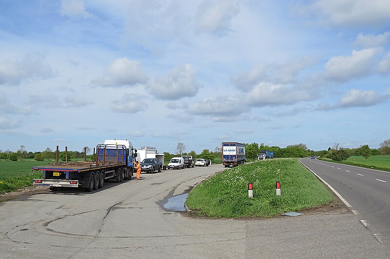 File:A lay-by on the A142 - geograph.org.uk - 5761420.jpg