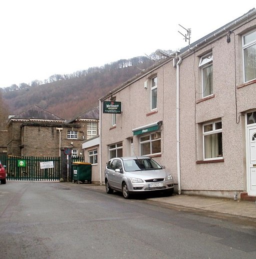 Picture of Abercarn Working Mens Club (Top Club) courtesy of Wikimedia Commons contributors - click for full credit