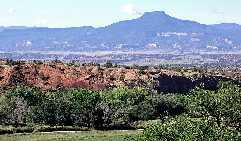 File:Abiquiu pedernal.jpg