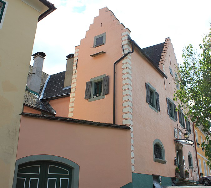 File:Althofen, Schlossplatz 2.jpg