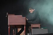 Anders Ljunggren, Organist des schwedischen Duos Trummor & Orgel beim Haldern Pop Festival 2013