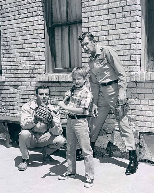 Sam Jones (Ken Berry) and his son Mike (Buddy Foster) were recurring characters in the final season of The Andy Griffith Show, setting up the sequel s