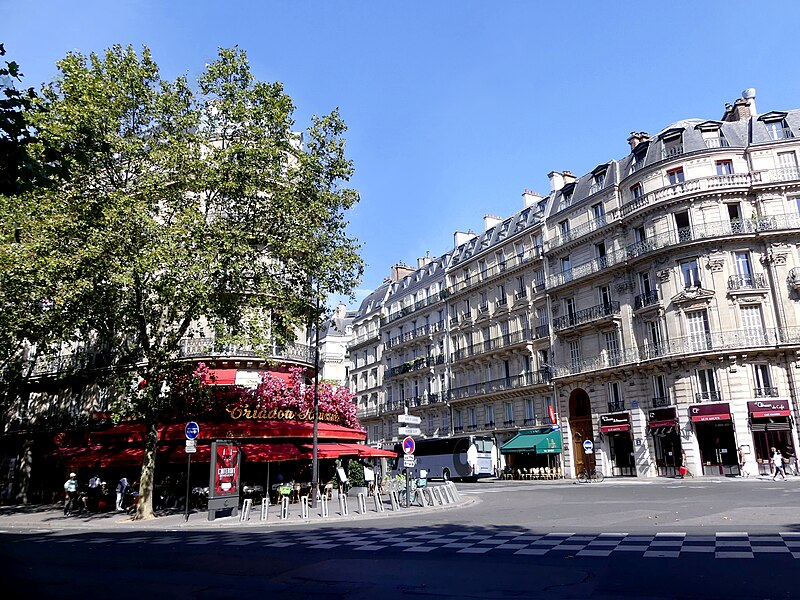 File:Angle Boulevard Montmartre-Rue de Rome à Paris (septembre 2023).JPG