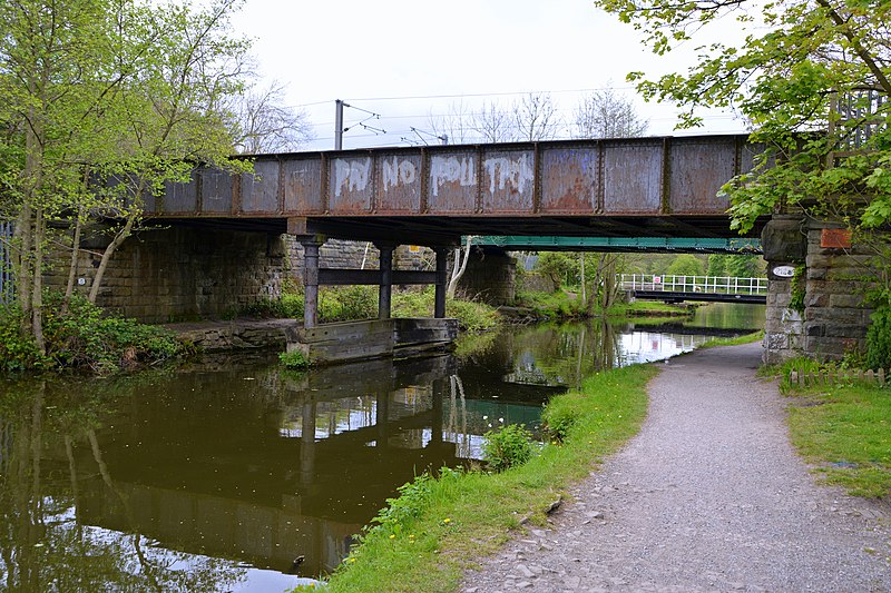 File:Apperley Bridge to Esholt (33801875753).jpg