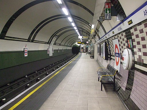 Arsenal station northbound