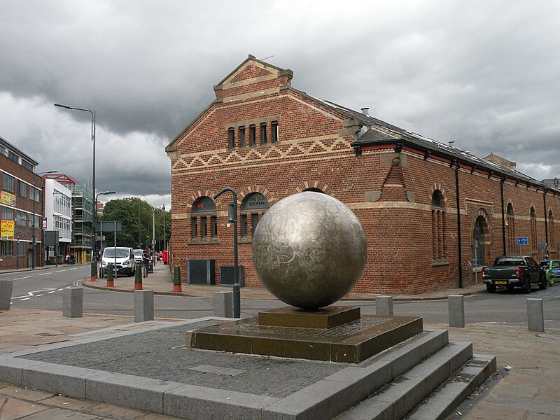 File:Artwork at Calls Landing - geograph.org.uk - 5504177.jpg