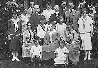 Gruppbild från 1926, Louise Falkenberg sittande i mitten.