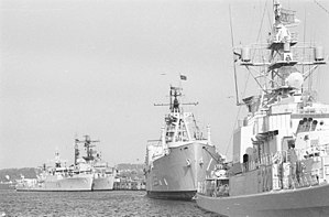 Kieler Woche 1967 (Kiel 41.602) .jpg-де-Ausländische Kriegsschiffe an der Tirpitzmole zur Kieler Woche 1967 ж.