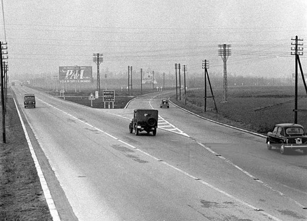 Autostrada dei Laghi ("Lakes Motorway") in 1925