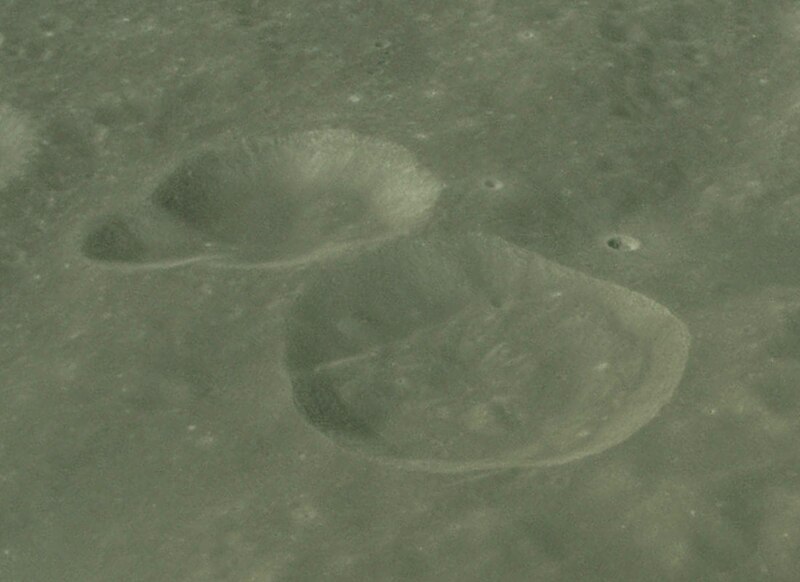 File:Auzout crater Van Albada crater AS17-149-22787.jpg