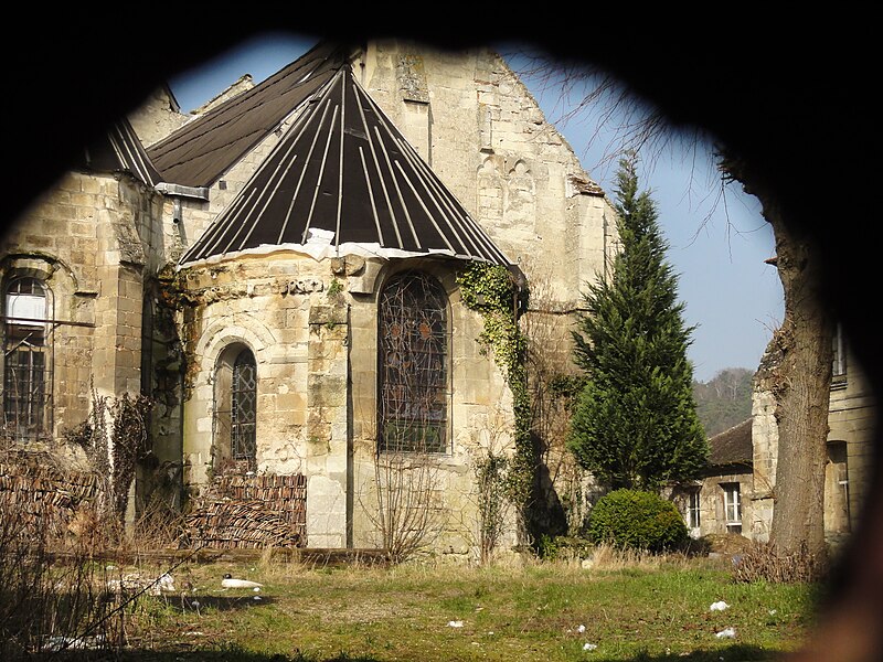 File:Béthisy-Saint-Pierre (60), église Saint-Pierre, chœur avec abside en hémicycle.jpg