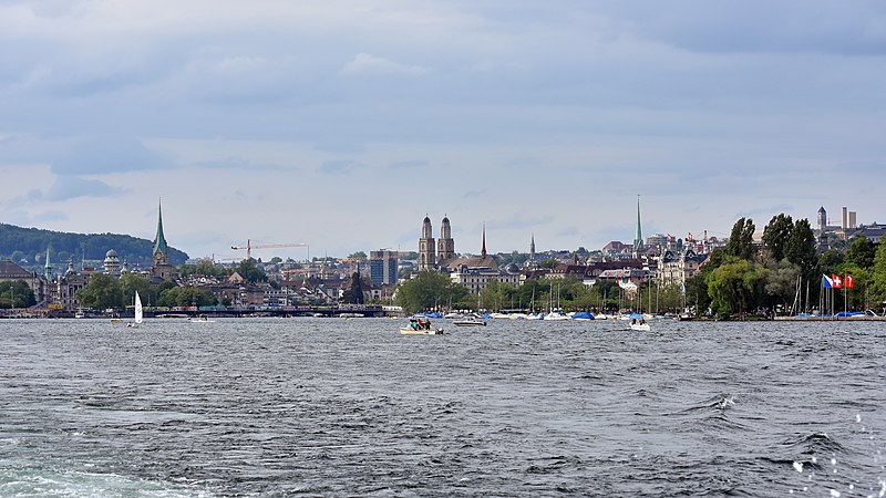 File:Bürkliplatz - Quaibrücke - Utoquai - Seefeldquai - Zürichsee - ZSG Helvetia 2015-05-30 17-43-12.JPG