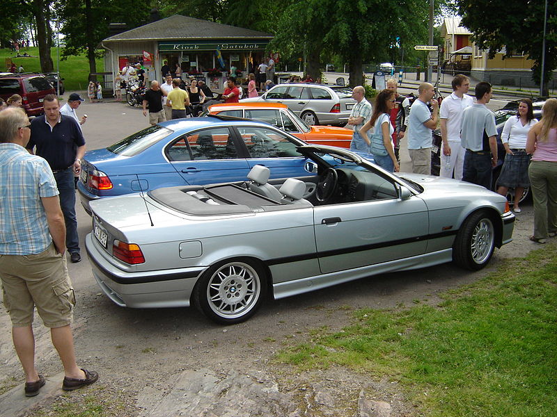 File:BMW 318I Cabriolet (3391477171).jpg