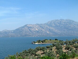 Veduta panoramica del lago di Bafa