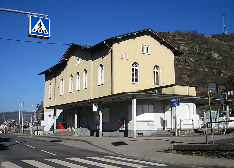 File:Bahnhof Sankt Goarshausen (01).jpg