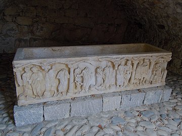 Moulage du sarcophage dit « de Balazuc » (mairie de Balazuc, Ardèche)
