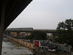 Bangalore Metro as seen from Yeswantpur Junction.jpg