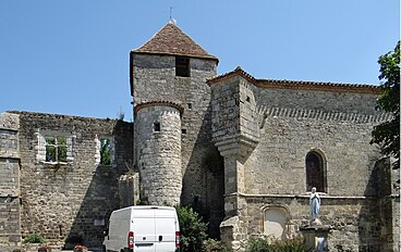 Église Saint-Martial et façade sud de la partie détruite du château