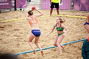 Deutsch: Beachhandball bei den Olympischen Jugendspielen 2018; Tag 6, 12. Oktober 2018; Mädchen, Hauptrundenspiel – Ungarn-Niederlande 2:1 English: Beach handball at the 2018 Summer Youth Olympics at 12 October 2018 – Girls Main Round – Hungary-Netherlands 2:1