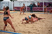 Deutsch: Beachhandball bei den Olympischen Jugendspielen 2018; Tag 5, 10. November 2018; Mädchen, Hauptrunde - Ungarn-Paraguay 2:0 English: Beach handball at the 2018 Summer Youth Olympics at 11 October 2018 – Girls Main Round – Hungary-Paraguay 2:0