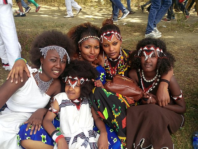  Oromo bölgəsindən olan gözəl qızlar