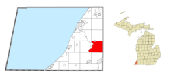 Местоположение в округе Берриен (красный) и управляемая часть деревни О-Клэр (розовая) 