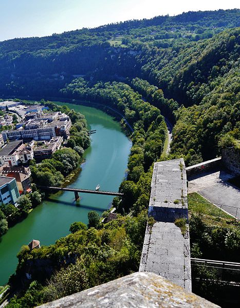 File:Besancon Blick von der Zitadelle auf den Doubs 12.jpg