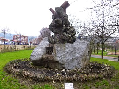 Santi Brouarden omenezko monumentua Bilboko Ametzola parkean, bere izena duen kaletik gertu.