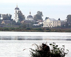 Pueblo en el fondo del lago Biserovo