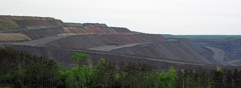 File:Biwabik Iron-Formation (Paleoproterozoic, ~1.878 Ga; Thunderbird North Mine-Auburn Mine Pit, Virginia, Minnesota, USA) 1 (23374374302).jpg