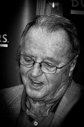 Fortune Salaire Mensuel de Bobby Bowden Combien gagne t il d argent ? 14 000 000,00 euros mensuels