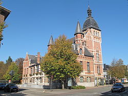 Brasschaat%2C_monumentaal_pand_bij_het_Dr_Roossensplein_positie2_foto1_2011-10-16_13.21.JPG