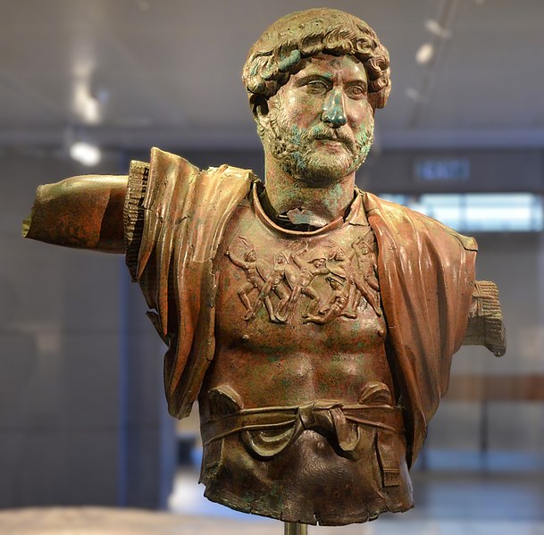 File:Bronze statue of Hadrian, found at the Camp of the Sixth Roman Legion in Tel Shalem, 117–138 AD, Israel Museum, Jerusalem (15646103181).jpg