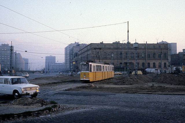 Ganz CSMG villamos a Flórián téren 1979-ben az épülő új csomópontban