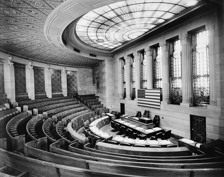 File:Buffalo City Hall, Interior, thirteenth floor, council chamber.jpg