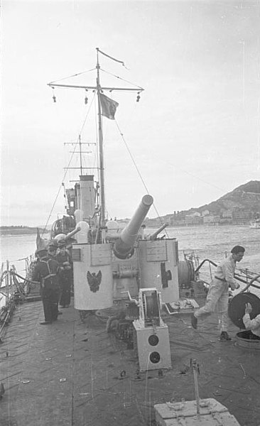 File:Bundesarchiv B 145 Bild-F016229-0007, Italienisches Kriegsschiff im Hafen von Split.jpg