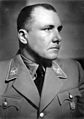 Martin Bormann, Reichsleiter ente 1941 y 1945 y secretariu de Hitler (Stellvertreter des Führers) ente 1943 y 1945.