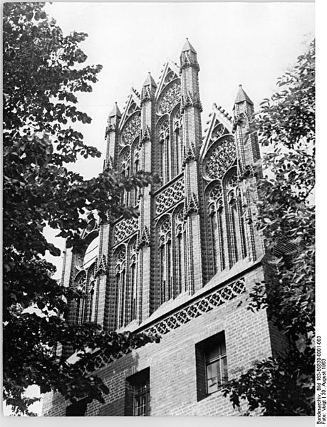 File:Bundesarchiv Bild 183-B0830-0001-003, Berlin, Märkisches Museum, Giebel.jpg