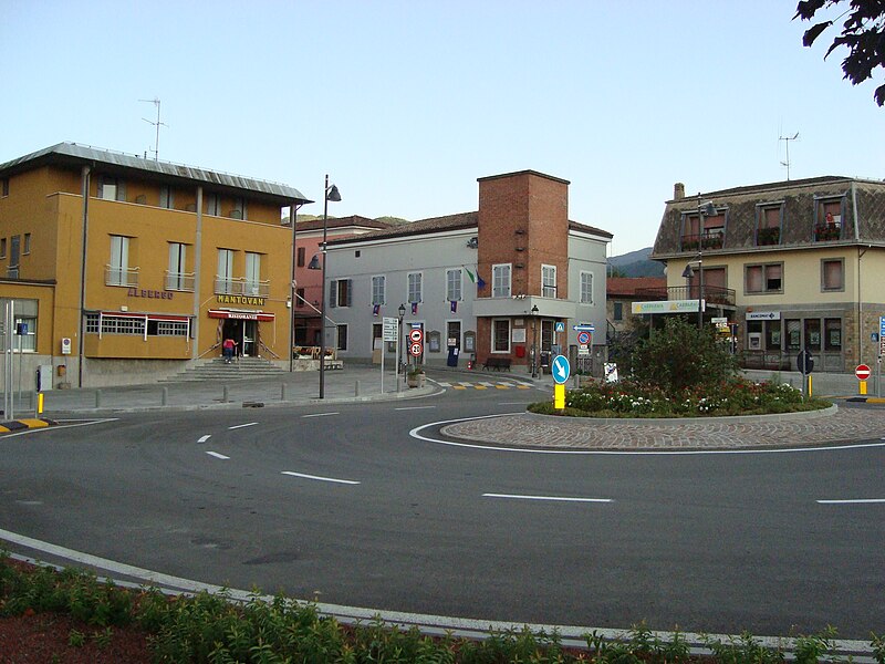 File:Calestano incrocio.jpg