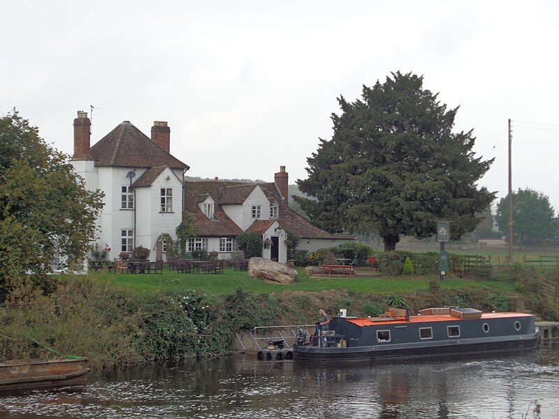 File:Camp House Inn, Grimley on the River Severn - geograph.org.uk - 5569422.jpg