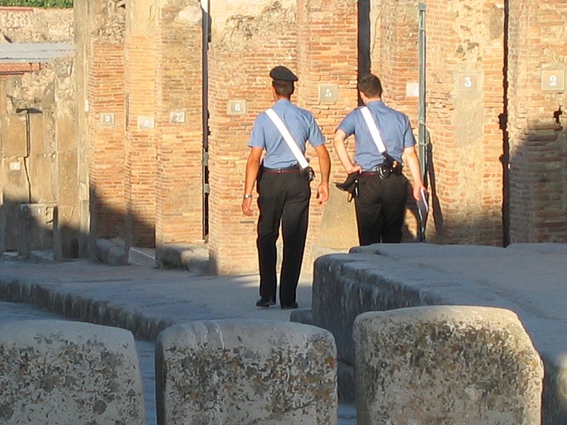 File:CarabinieriPompei.jpg