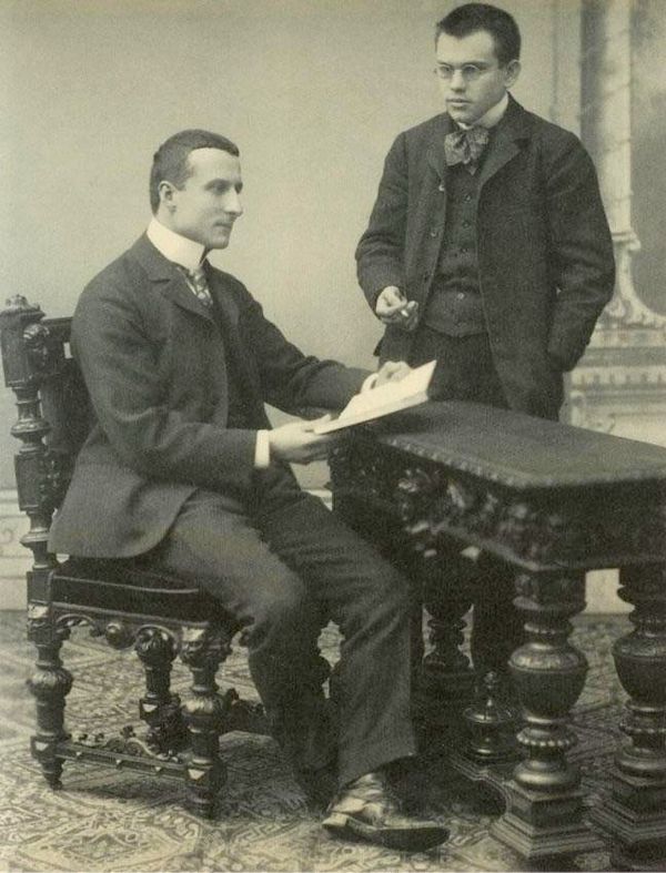 Lipót Fejér (standing to the right), with Greek mathematician Constantin Carathéodory (1873–1950; left)