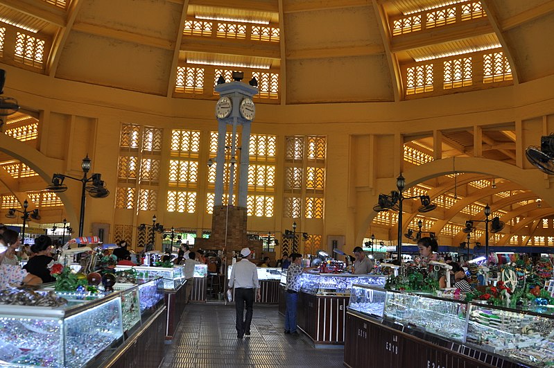 File:Cavernous interior of the PP Central Market (14064686720).jpg