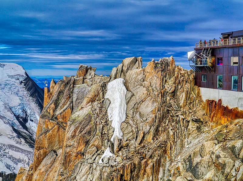 File:Chamonix-Mont-Blanc Aiguille du Midi Station de la Téléphérique 3.jpg