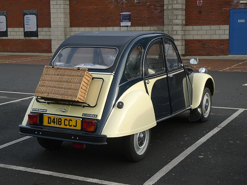 File:Citroën 2CV Spécial (1987) Dolly.jpg