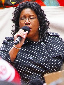 Byrådskasserer Melissa Conyears-Ervin Striking Chicago Teachers Surround City Hall 10-23-19 4226 (48953979363) (beskåret) .jpg