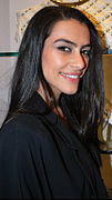 Cléo Pires is Estela.