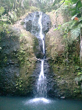 Colo-i-Suva air terjun besar