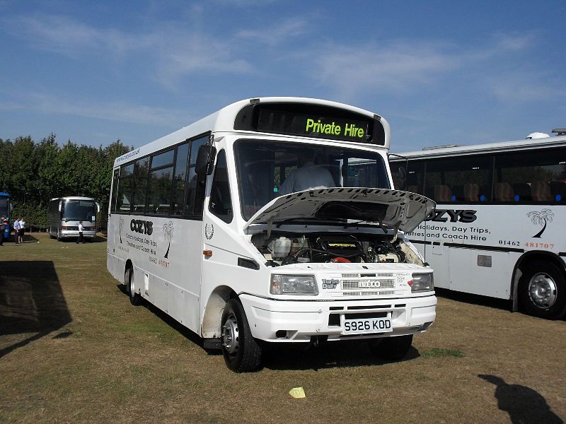 File:Cozys bus (S926 KOD), Showbus rally 2009.jpg